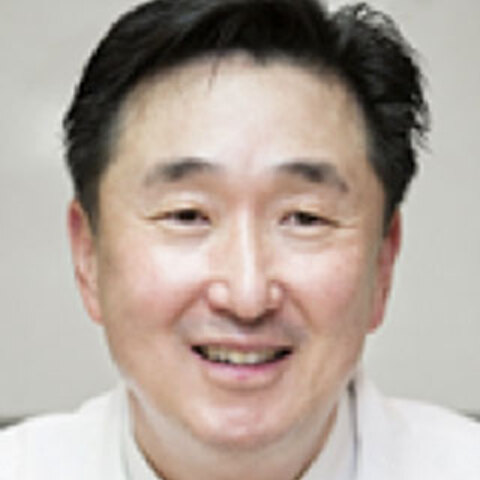 Kyung-Suk Suh